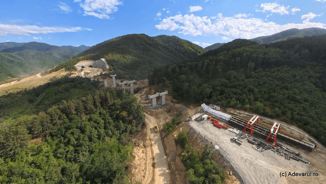 Începe greul pe șantierul Autostrăzii Sibiu–Pitești. Cum sunt construite viaductele uriașe de pe Valea Oltului