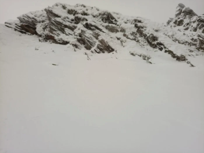 Schiori surprinşi de avalanşă în Munţii Făgăraş Foto Salvamont Sibiu