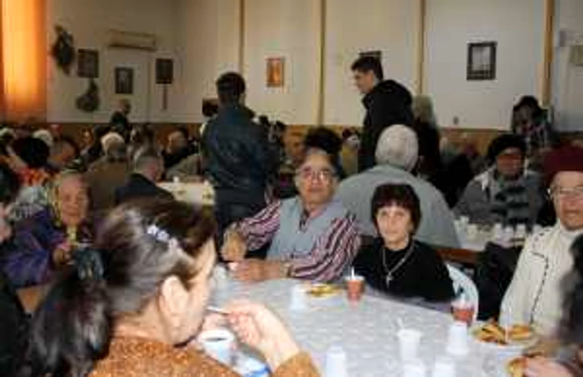 Pensionarii s-au distrat pe cinste