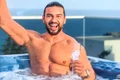 dorian popa cu un pahar de sampanie in mana jpg