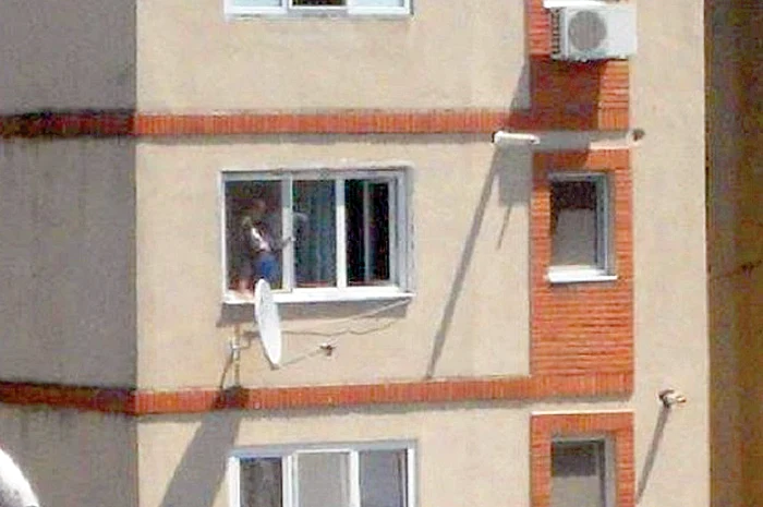 Micuţul a fost  tras în casă