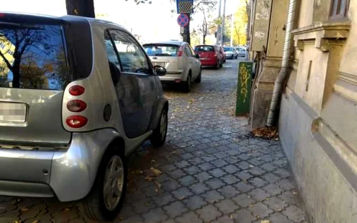 Legea interzice parcarea mașținilor pe trotuare FOTO: Arhivă Adevărul