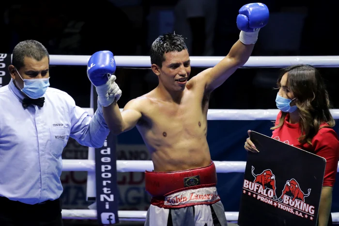 
    Robin Zamora a fost declarat câștigător al meciului cu Ramiro BlancoFoto: Guliver / GettyImages  