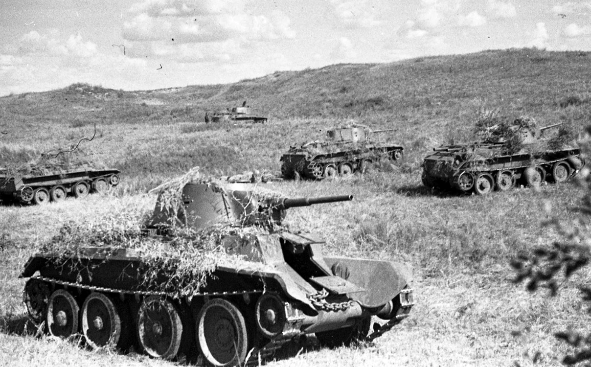 Tancuri sovietice în 1945 FOTO wikipedia