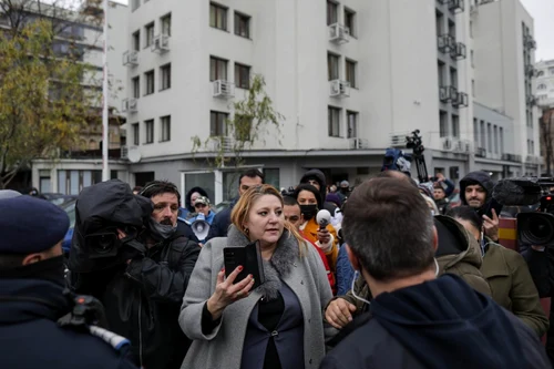 Busculada incidente produsa la iesirea din interiorul Parchetului de pe lângă Judecătoria Sectorului 1 a lui Dumitru Silvestru Sosoaca Bucuresti 13 decembrie 2021 FOTO Inquam Photos / Octav Ganea