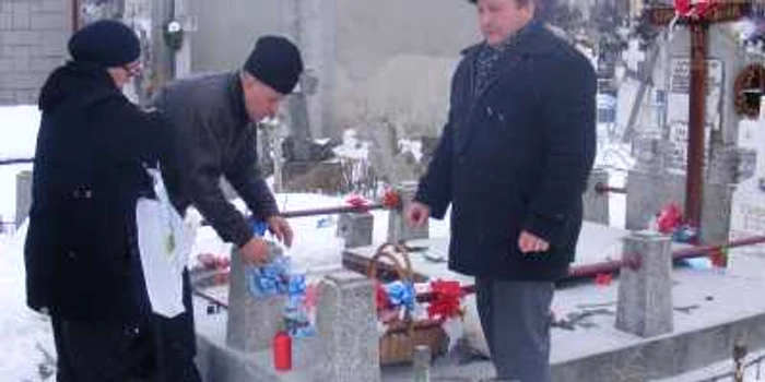 Enoriaşii se pregătesc să împartă pacheţele