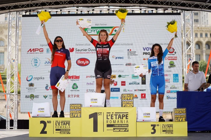 Podiumul feminin după proba de 85km. FOTO: L’Étape România by Tour de France