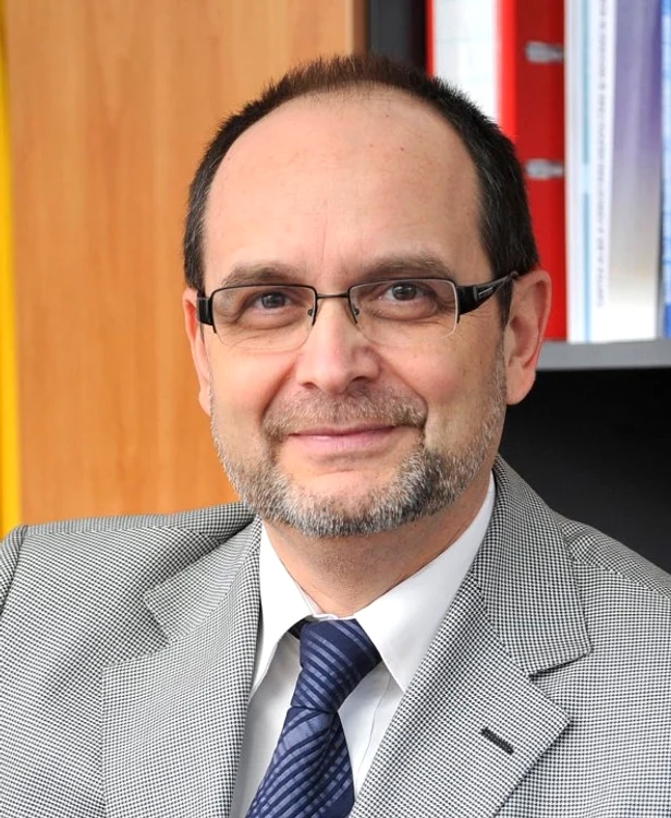 Adrian Curaj, ministrul educației, vrea examen de admitere la liceu și școală de la 12 septembrie