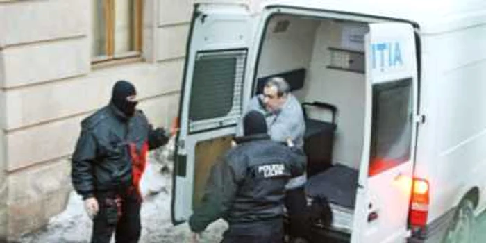 Florea Fărcăşanu a fost arestat preventiv pentru 29 de zile, fiind acuzat că furniza informaţii unor grupări interlope