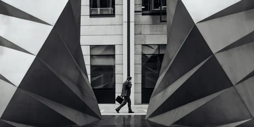 angajat telefon ingrijorare concediere cladiri SF  Foto Accenture3 jpg