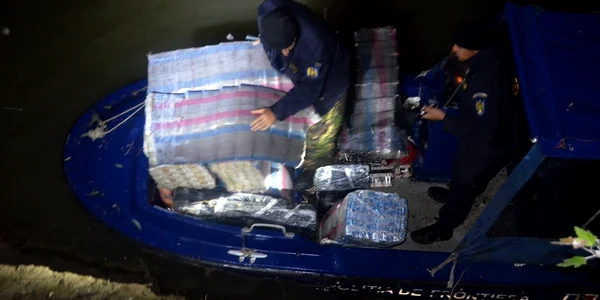 Polițștii de frontieră români și moldoveni au stricat din nou planurile contrabandiștilor2 jpg