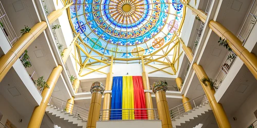 Cupola vitraliu unicat a Bibliotecii Județene din Vâlcea remarcată de Academia Recordurilor Mondiale Foto Cătălin Mărgărit jpg