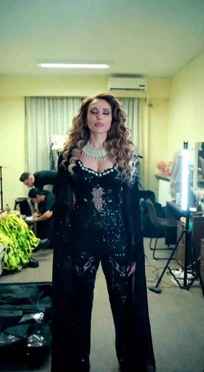 Iulia Vântur la spectacol aniversar Forever Loredana la Sala Palatului   Instagram (5) jpg