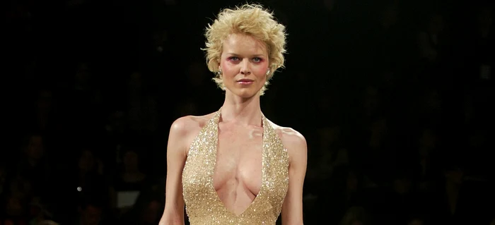 
    Fata de electrician care a devenit prinţesă în lumea modei, Eva Herzigova, arată încă foarte bine la 45 de aniFoto: GuliverGetty Images  