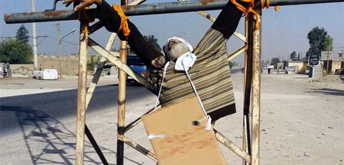 Bărbat crucificat de teroriştii Statului Islamic în Siria pe motiv că ar fi încercat să fotografieze instalaţii militare FOTO via islamicinvitationturkey.com