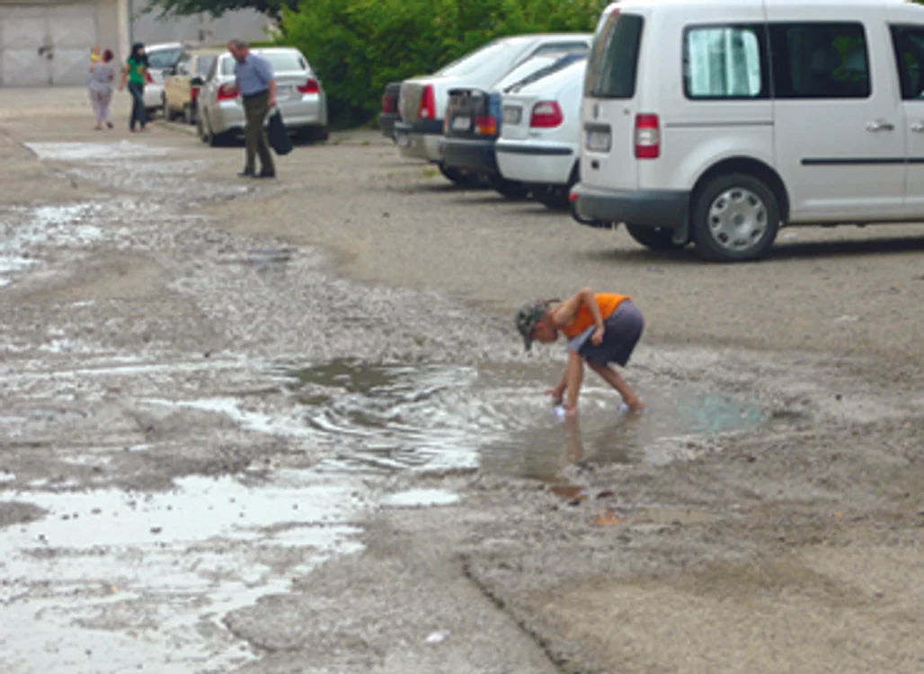 Suceava: Lac artificial la scara blocului, timp de o zi