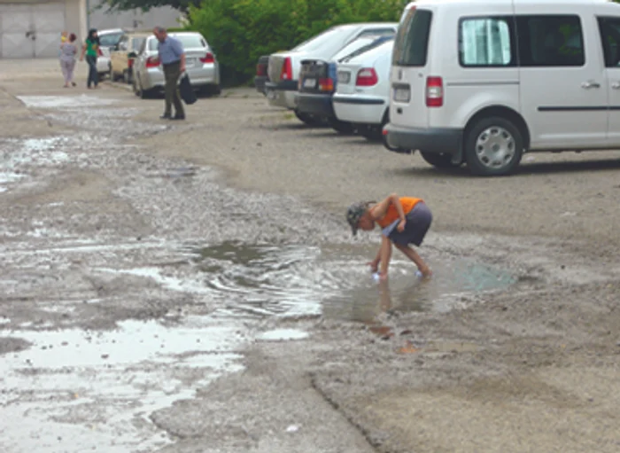 Suceava: Lac artificial la scara blocului, timp de o zi