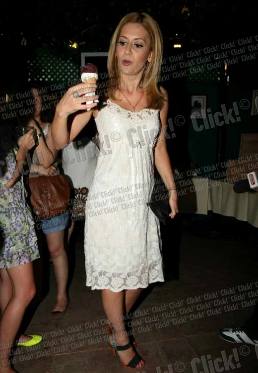 Amalia Enache a savurat o îngheţată la «Morgan La Dud». (Foto: Dorin Constanda)