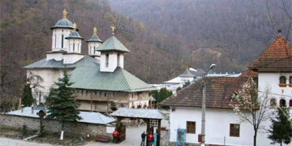 Defileul Jiului, drum încărcat  de istorie