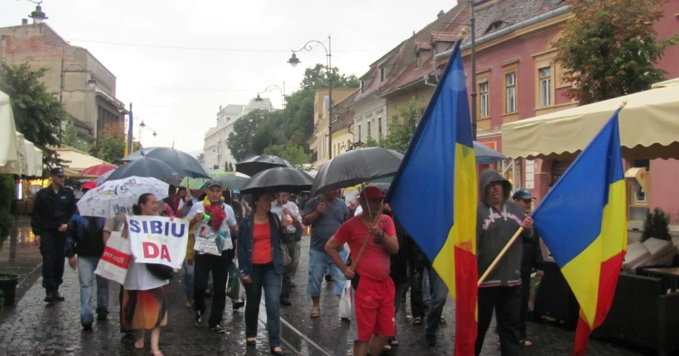 Protest pe ploaie la Sibiu