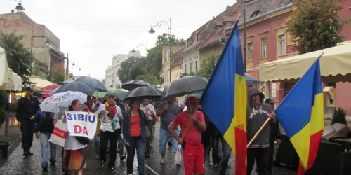 Protest pe ploaie la Sibiu