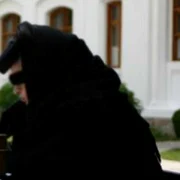 Târgu-Jiu: Falsă măicuţă, cercetată de poliţişti