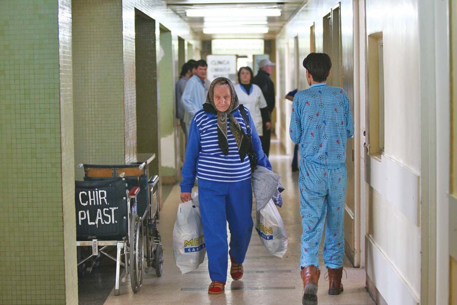Spitalele publice, plătite de CNAS mai mult pentru salarii, decât pentru servicii medicale. Concluziile unui studiu făcut pe ultimii șase ani
