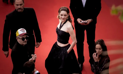 Marion Cotillard, într o ținută Chanel pe covorul roșu de la Cannes jpeg