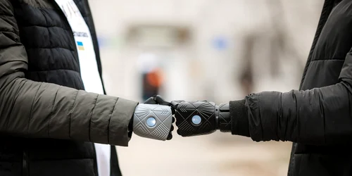 soldati brate bionice Twitter jpg