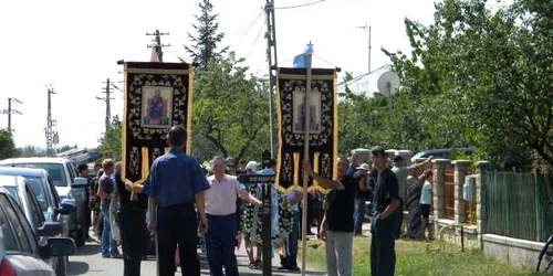 Sute de persoane i-au petrecut pe ultimul drum pe Ileana și Bogdan Bută. Foto Dana Mihai