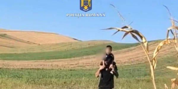 MINOR DE 4 ANI, AFLAT ÎN PERICOL, SALVAT DE POLIȚIȘTI. Foto Poliția Română