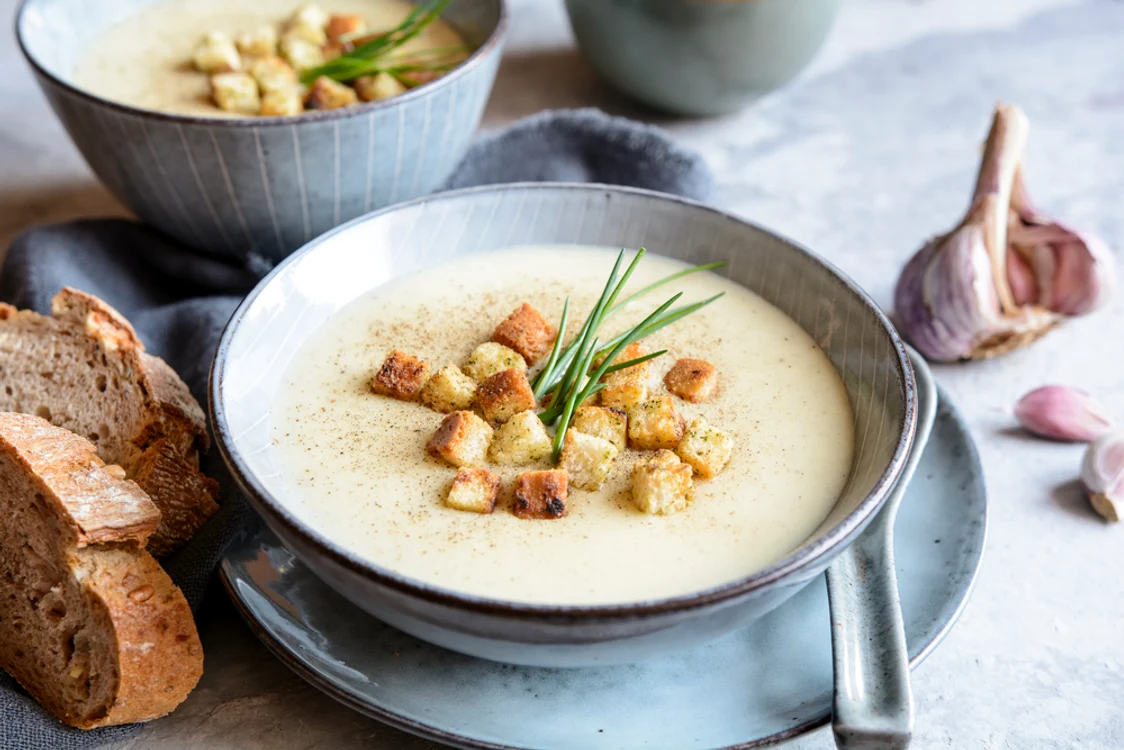 supa crema usturoi shutterstock 1886842921 jpg
