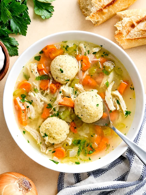 Supă cu găluște Matzo FOTO budgetbytes.com