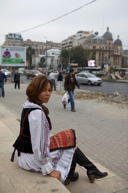 Nadine a pozat în costum popular pentru Dorin Negrău. (Foto: Cătălin Mihai)