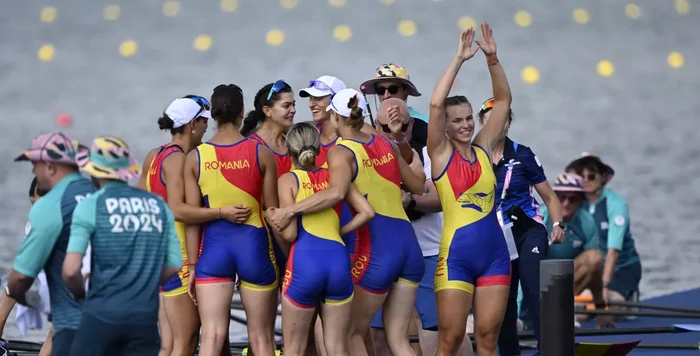 Fetele din barca de 8+1, câștigătoare la Jocurile Olimpice 2024. Foto COSR