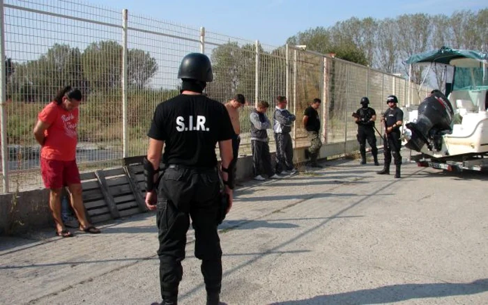Poliţiştii de la Brigada de Combatere a Crimei Organizate Constanţa care au bătut un investigator sub acoperire, rămân în arest FOTO Adevărul
