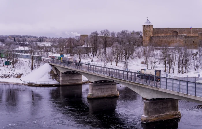 Podul ce desparte Narva de Ivangorod FOTO SHUTTERSTOCK