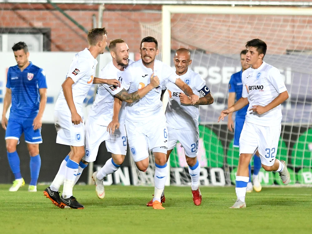 
    Oltenii s-au distrat la Voluntari, scor 5-1, şi cred că bijuteria lor de stadion a devenit nefrecventabilă din cauza gazonului şi a înjurăturilor fanilorFOTO: Sportpictures.eu  