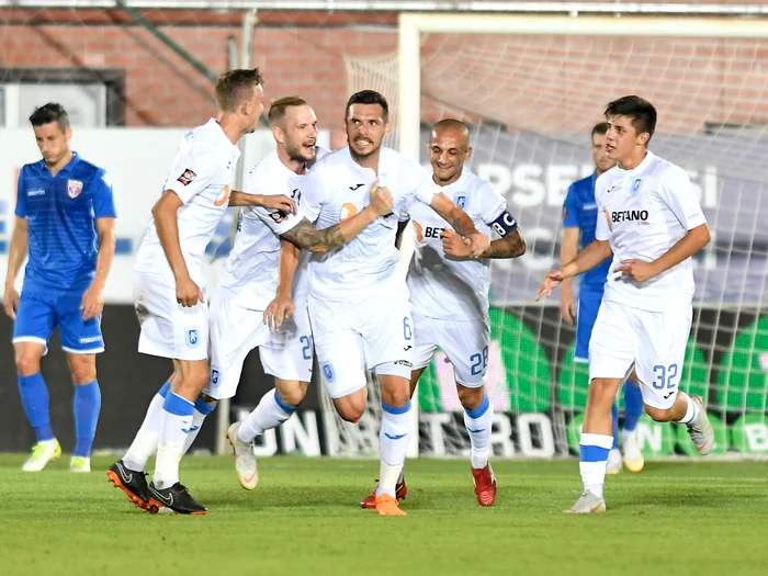 
    Oltenii s-au distrat la Voluntari, scor 5-1, şi cred că bijuteria lor de stadion a devenit nefrecventabilă din cauza gazonului şi a înjurăturilor fanilorFOTO: Sportpictures.eu  