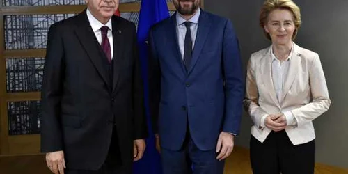 Recep Tayyip Erdogan alături de Charles Michel şi Ursula von der Leyen FOTO EPA-EFE