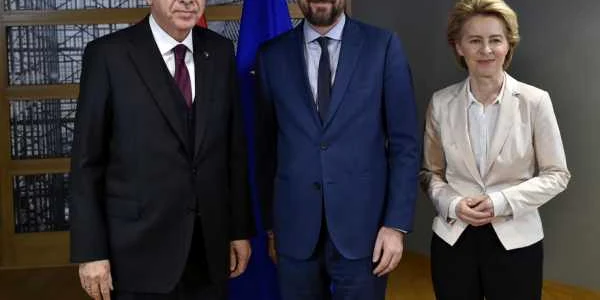 Recep Tayyip Erdogan alături de Charles Michel şi Ursula von der Leyen FOTO EPA-EFE