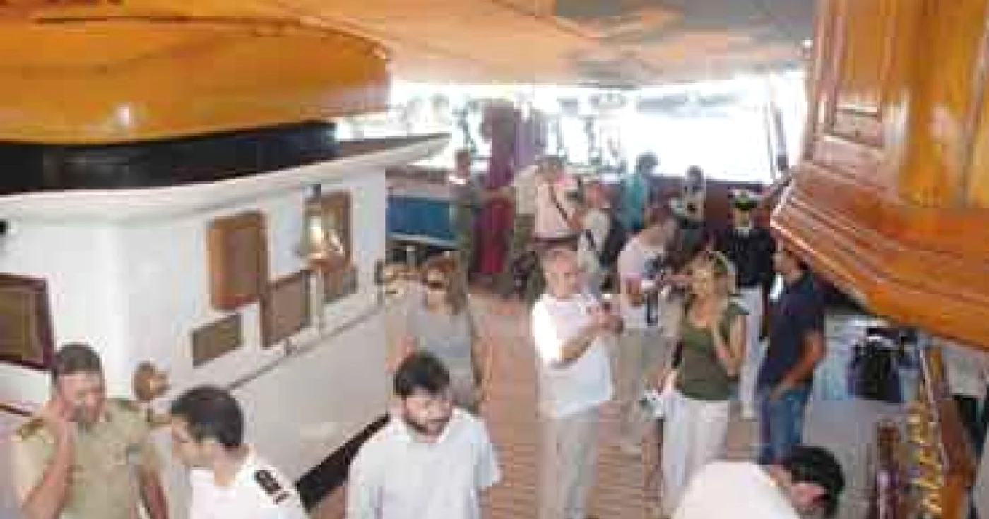 Constanţa: LITORAL2009 / Cea mai frumoasă navă din lume face senzaţie printre turişti