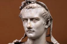 Împăratul Caligula,  primit cu urale, ucis ca un câine jpeg