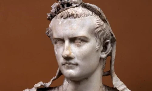 Împăratul Caligula,  primit cu urale, ucis ca un câine jpeg