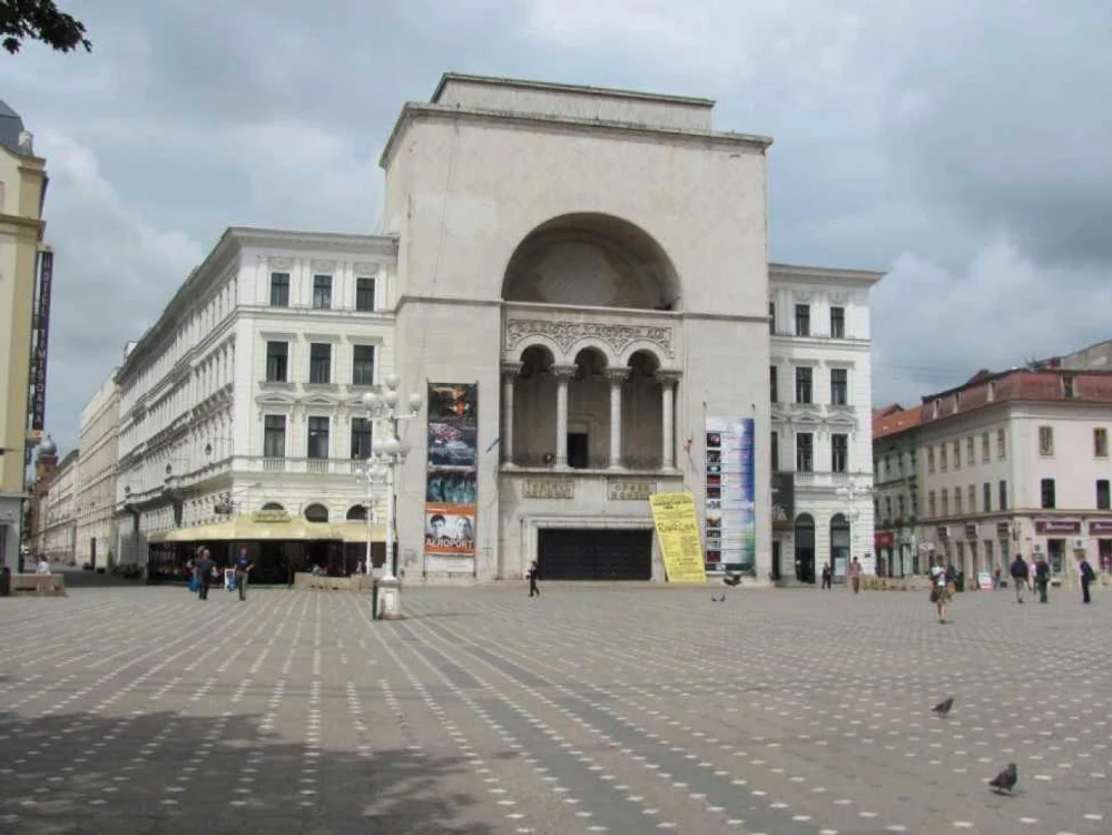 Au reapărut geamurile pe partea laterală a Operei FOTO Ștefan Both