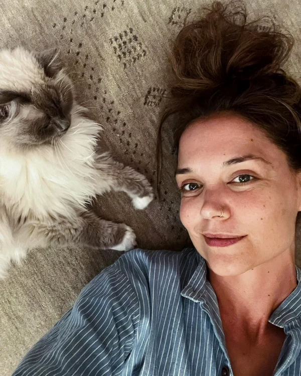 Katie Holmes și pisica ei, Eleanor