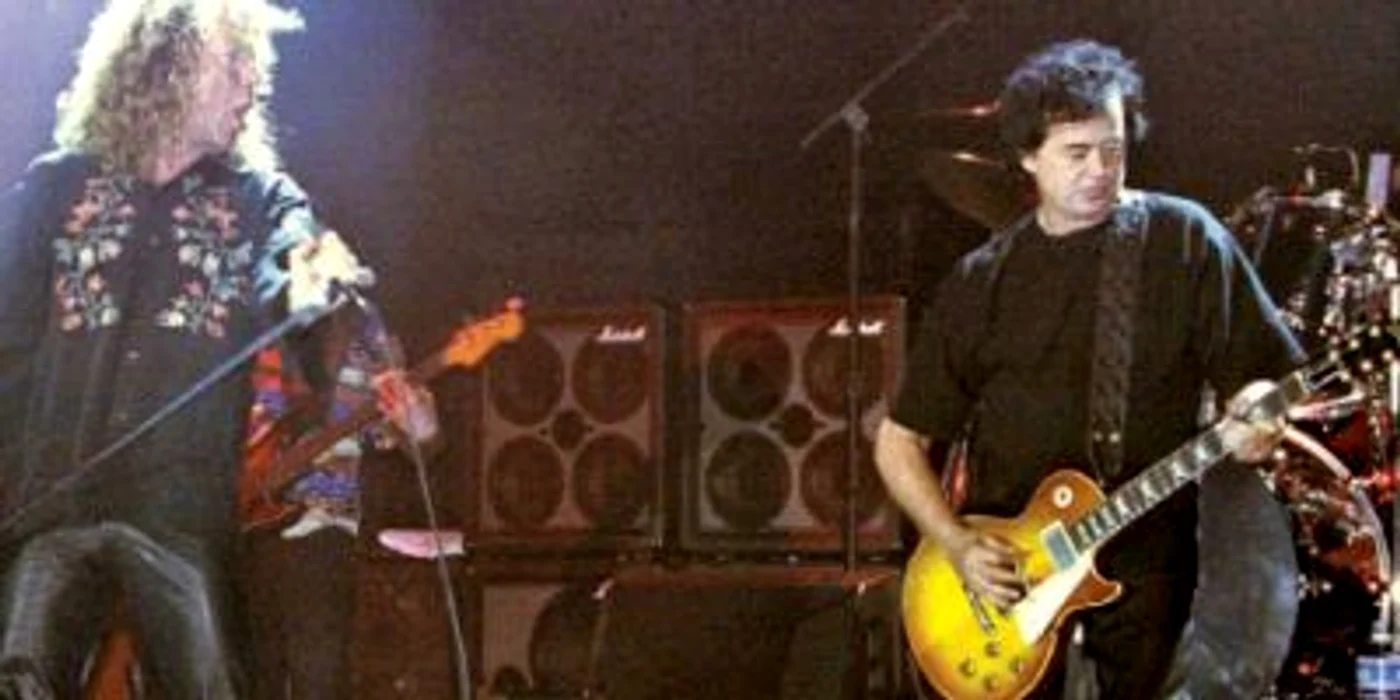 Solistul Robert Plant (stânga) şi chitaristul Jimmy Page 