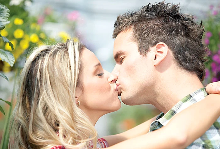 
    Gesturile tandre și cuvintele „te iubesc” nu trebuie să lipsească din comportamentul nostru zilnic  