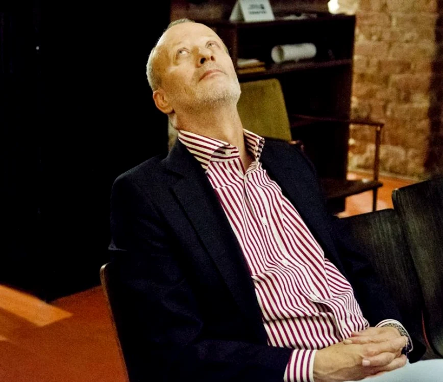 
    Andrei Gheorghe pune etichete false la haine cu fierul de călcatfoto: arhiva personală  