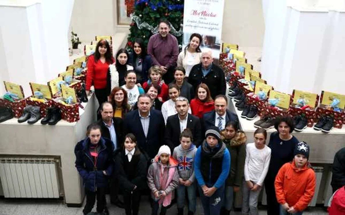 Zeci de copii au primit daruri din partea Consiliului Judeţean Călăraşi FOTO Facebook/CJC